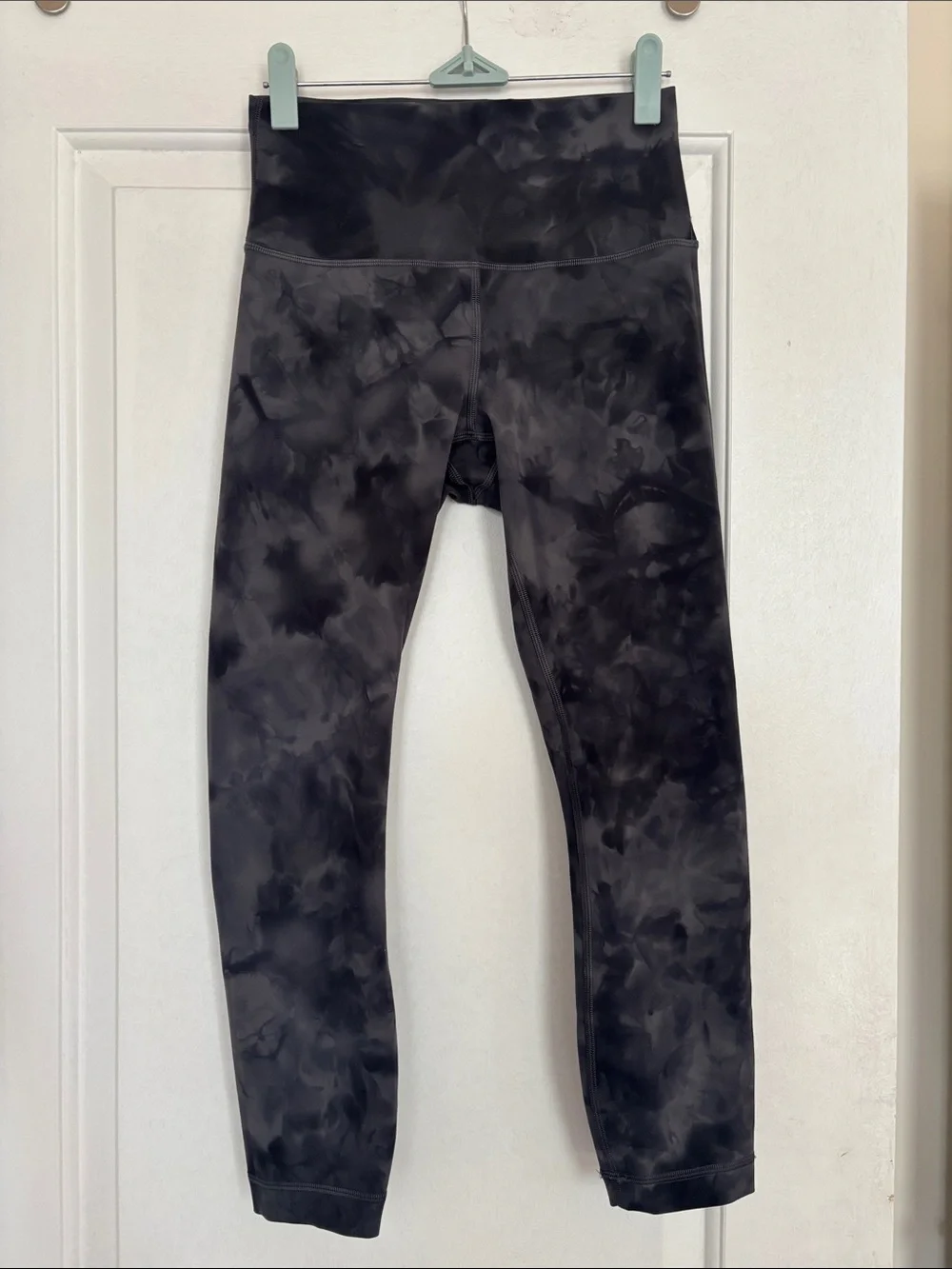 lululemon Wunder Train HR Tight 25" in Diamond Dye, Black, Size 6 - Picture 3 of 7